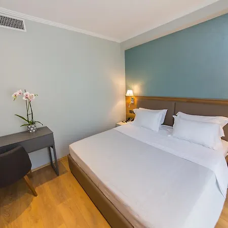 Hotel Butrinti 4*